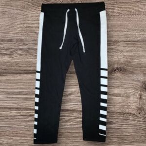 FOREVER 21 YOGA CAPRI SIZE M